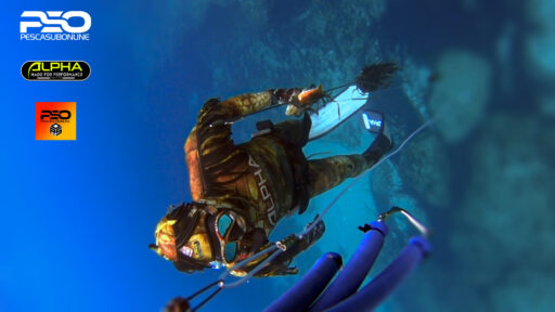Combinaison sur mesure pour les chasseurs sous-marine